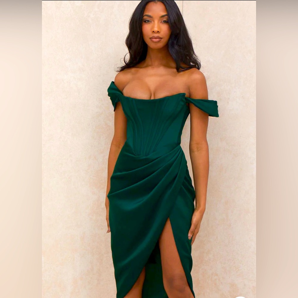 Off shoulder high slit